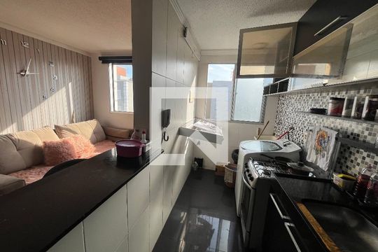 Cozinha e Área de Serviço de apartamento para alugar com 2 quartos, 48m² em Parque Santa Rosa, Suzano