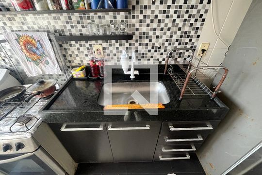 Cozinha e Área de Serviço de apartamento para alugar com 2 quartos, 48m² em Parque Santa Rosa, Suzano