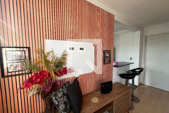 Sala de apartamento para alugar com 2 quartos, 48m² em Parque Santa Rosa, Suzano