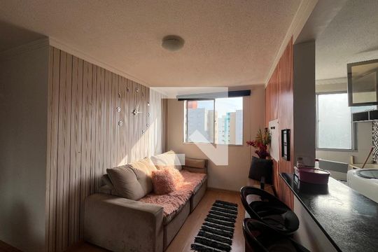 Sala de apartamento para alugar com 2 quartos, 48m² em Parque Santa Rosa, Suzano