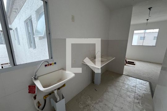Cozinha e Área de Serviço de apartamento para alugar com 2 quartos, 52m² em Parque Santa Rosa, Suzano