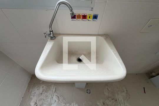 Cozinha e Área de Serviço de apartamento para alugar com 2 quartos, 52m² em Parque Santa Rosa, Suzano