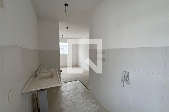 Cozinha e Área de Serviço de apartamento para alugar com 2 quartos, 52m² em Parque Santa Rosa, Suzano