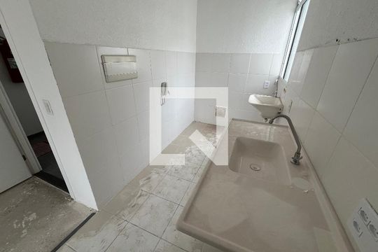 Cozinha e Área de Serviço de apartamento para alugar com 2 quartos, 52m² em Parque Santa Rosa, Suzano