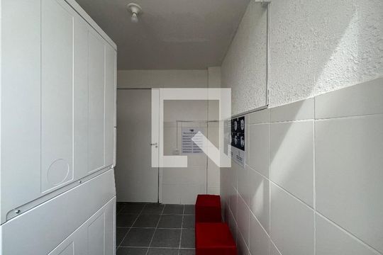 Lavanderia de apartamento para alugar com 2 quartos, 52m² em Parque Santa Rosa, Suzano