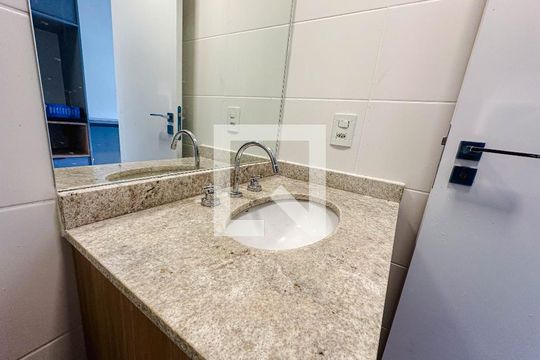 Banheiro de kitnet/studio para alugar com 1 quarto, 25m² em Perdizes, São Paulo