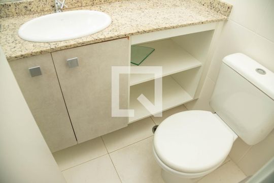 Banheiro da suíte de apartamento à venda com 2 quartos, 52m² em Centro, Diadema