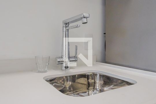 Cozinha de kitnet/studio para alugar com 1 quarto, 27m² em Cerqueira César, São Paulo