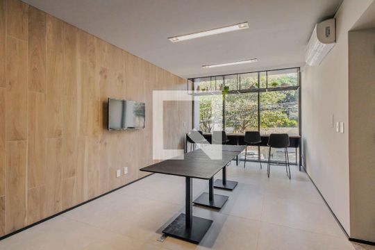 Área comum de kitnet/studio para alugar com 1 quarto, 27m² em Cerqueira César, São Paulo
