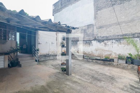 Quintal de casa à venda com 2 quartos, 288m² em Parque Oratório, Santo André