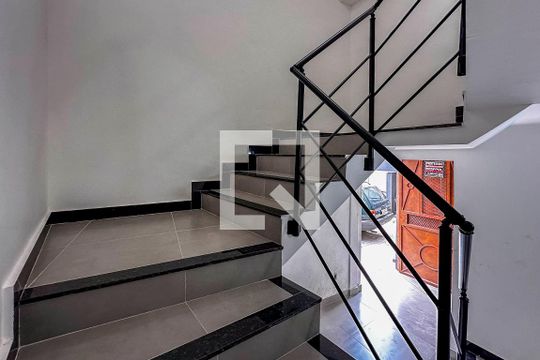 Escada de kitnet/studio à venda com 1 quarto, 30m² em Vila Bastos, Santo André