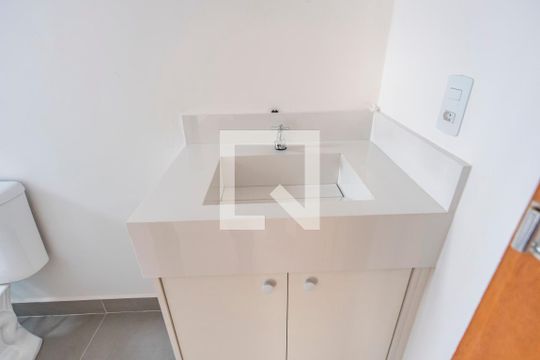 Banheiro de kitnet/studio à venda com 1 quarto, 30m² em Vila Bastos, Santo André