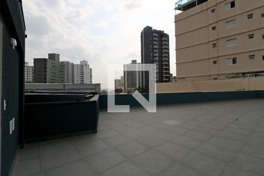 Quintal de kitnet/studio à venda com 0 quarto, 24m² em Vila Bastos, Santo André