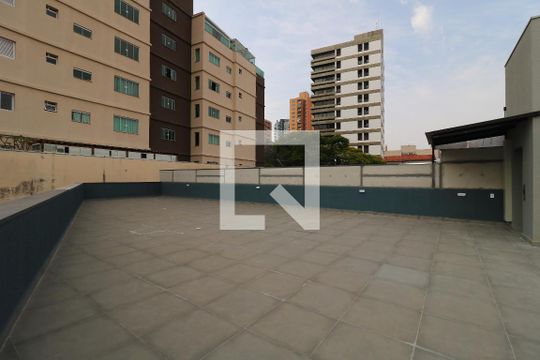 Quintal de kitnet/studio à venda com 0 quarto, 24m² em Vila Bastos, Santo André