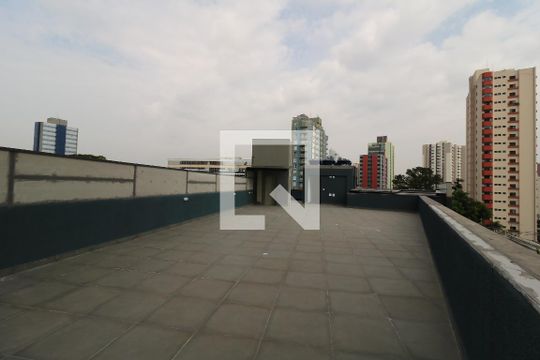 Quintal de kitnet/studio à venda com 0 quarto, 24m² em Vila Bastos, Santo André