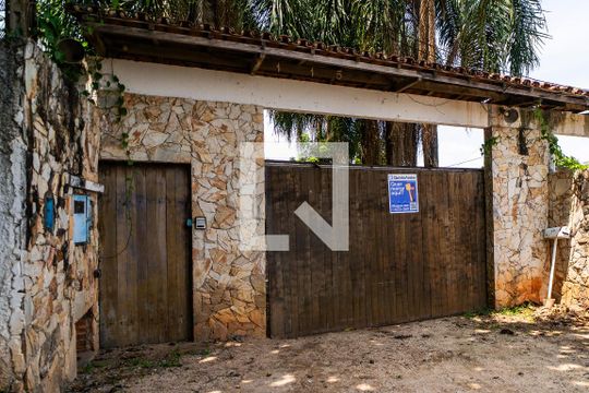 Fachada de casa para alugar com 4 quartos, 6200m² em Chácaras Leão, Votorantim