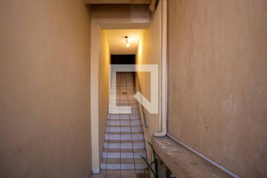 Escada de casa para alugar com 1 quarto, 45m² em Casa Grande, Diadema