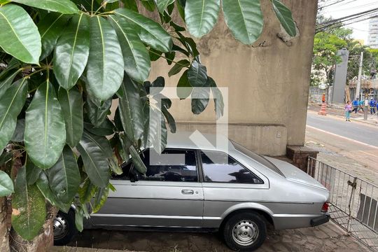 Garagem de casa para alugar com 3 quartos, 180m² em Mirandópolis, São Paulo