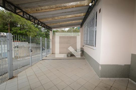 Garagem de casa à venda com 2 quartos, 150m² em Veleiros, São Paulo