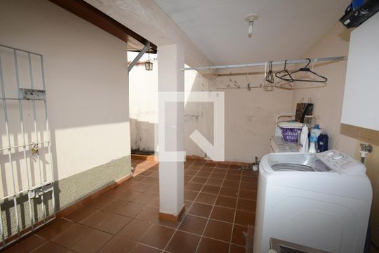 Quintal de casa à venda com 2 quartos, 150m² em Veleiros, São Paulo