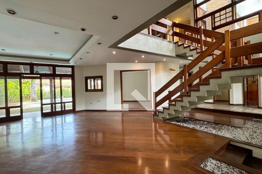 Casa de Condomínio para alugar com 3 quartos, 720m² em Alphaville, Santana de Parnaíba