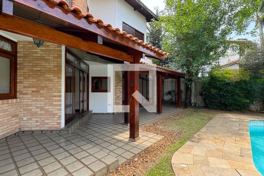 Varanda de casa de condomínio para alugar com 3 quartos, 720m² em Alphaville, Santana de Parnaíba