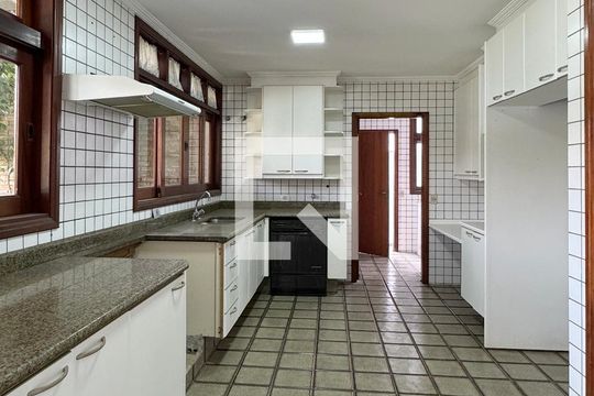 Cozinha de casa de condomínio para alugar com 3 quartos, 720m² em Alphaville, Santana de Parnaíba