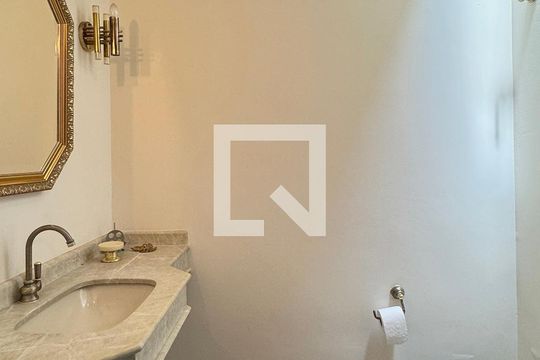 Lavabo de casa de condomínio à venda com 3 quartos, 720m² em Alphaville, Santana de Parnaíba
