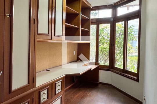 Escritório de casa de condomínio à venda com 3 quartos, 720m² em Alphaville, Santana de Parnaíba