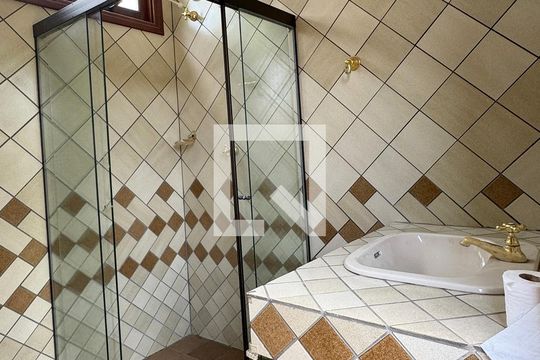 Banheiro - Piscina de casa de condomínio para alugar com 3 quartos, 720m² em Alphaville, Santana de Parnaíba