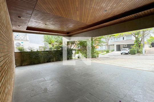 Garagem de casa de condomínio para alugar com 3 quartos, 720m² em Alphaville, Santana de Parnaíba
