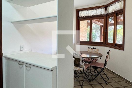 Copa de casa de condomínio para alugar com 3 quartos, 720m² em Alphaville, Santana de Parnaíba