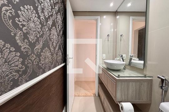 Banheiro de apartamento à venda com 2 quartos, 70m² em Vila Valparaíso, Santo André