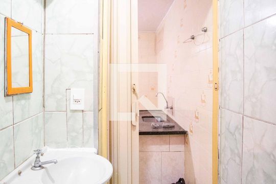 Banheiro de casa para alugar com 1 quarto, 83m² em Serraria, Diadema