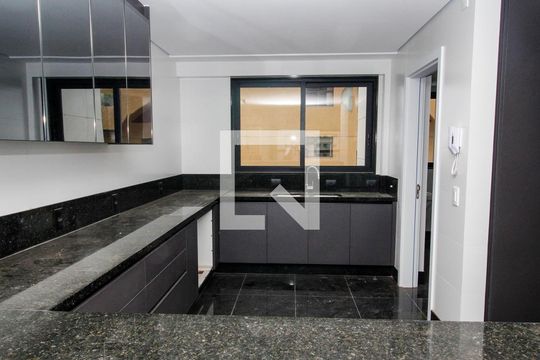 Cozinha de apartamento para alugar com 2 quartos, 150m² em Serra, Belo Horizonte
