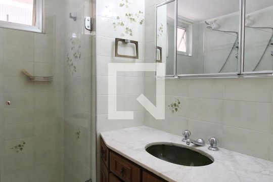 Banheiro da Suíte de apartamento para alugar com 3 quartos, 135m² em Itaim Bibi, São Paulo