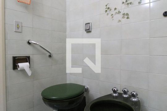 Banheiro da Suíte de apartamento para alugar com 3 quartos, 135m² em Itaim Bibi, São Paulo