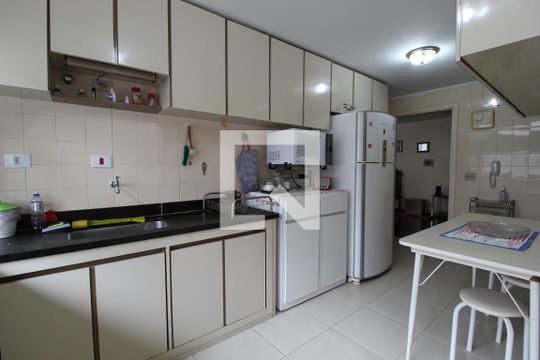 Cozinha de apartamento para alugar com 3 quartos, 135m² em Itaim Bibi, São Paulo