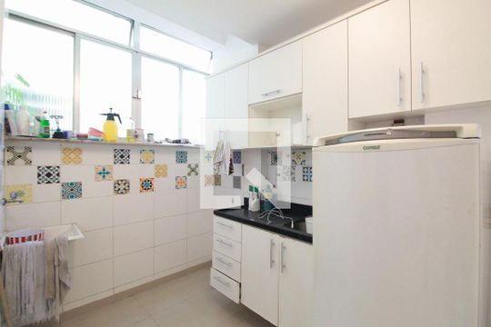 Cozinha de apartamento para alugar com 1 quarto, 51m² em Humaitá, Rio de Janeiro