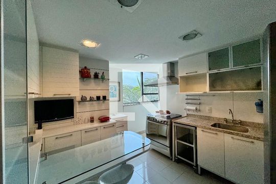 Cozinha de apartamento à venda com 4 quartos, 220m² em Barra da Tijuca, Rio de Janeiro
