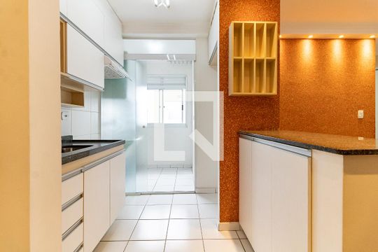 Cozinha de apartamento para alugar com 2 quartos, 47m² em Taboão, São Paulo