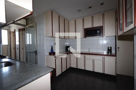 Cozinha de apartamento para alugar com 3 quartos, 170m² em Vila Mariana, São Paulo