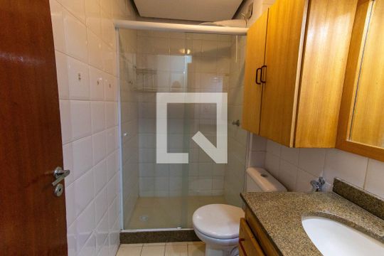 Banheiro da Suíte de apartamento para alugar com 3 quartos, 140m² em Itaipu, Niterói