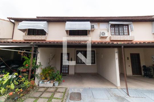 Fachada de apartamento para alugar com 3 quartos, 140m² em Itaipu, Niterói