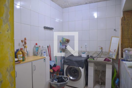Area de Serviço de casa para alugar com 3 quartos, 195m² em Vila Marajo, Santo André