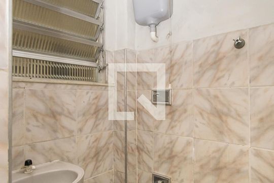 Banheiro de apartamento para alugar com 2 quartos, 60m² em Irajá, Rio de Janeiro
