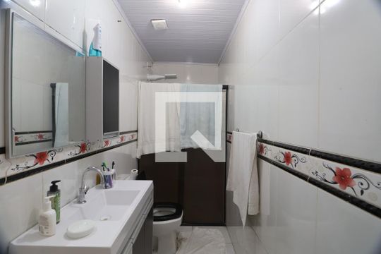 Banheiro de casa à venda com 2 quartos, 90m² em Harmonia, Canoas