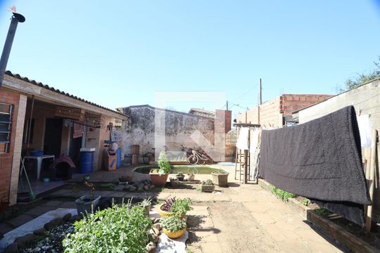Área externa de casa à venda com 2 quartos, 90m² em Harmonia, Canoas