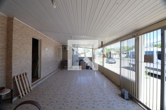 Garagem de casa à venda com 2 quartos, 90m² em Harmonia, Canoas