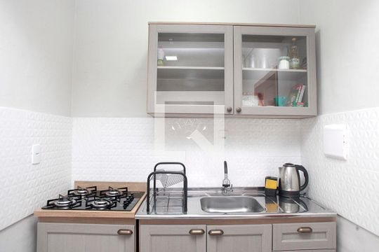 Studio - Cozinha de kitnet/studio para alugar com 1 quarto, 23m² em Centro Histórico, Porto Alegre